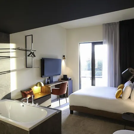 Mercure 4* Namen