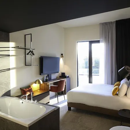 Mercure 4* Namen