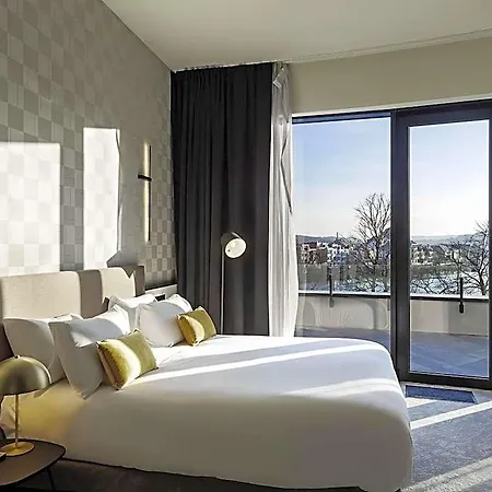 Mercure 4* Namen